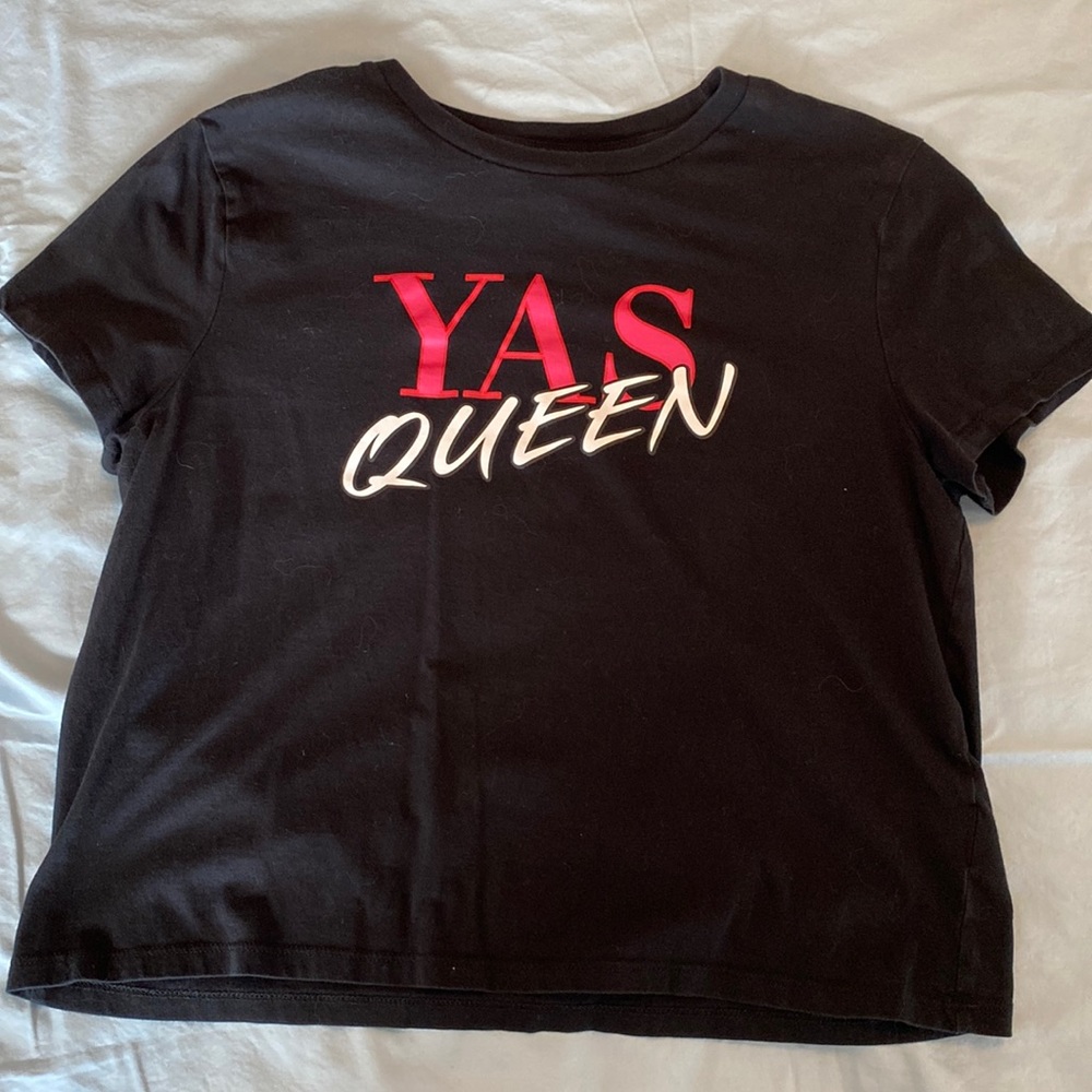 Yes Queen cropped tshirt size L